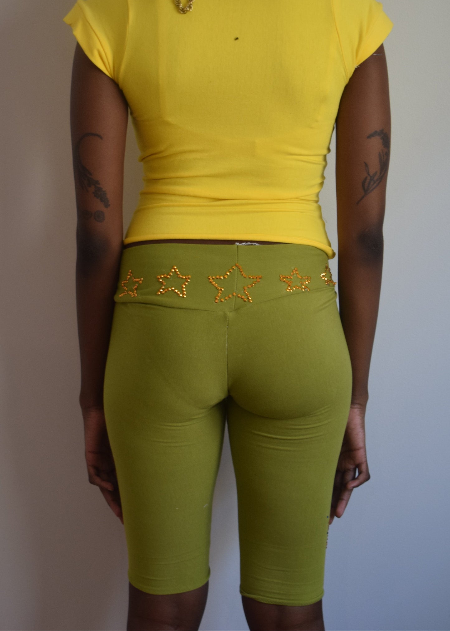 5 stars green capris