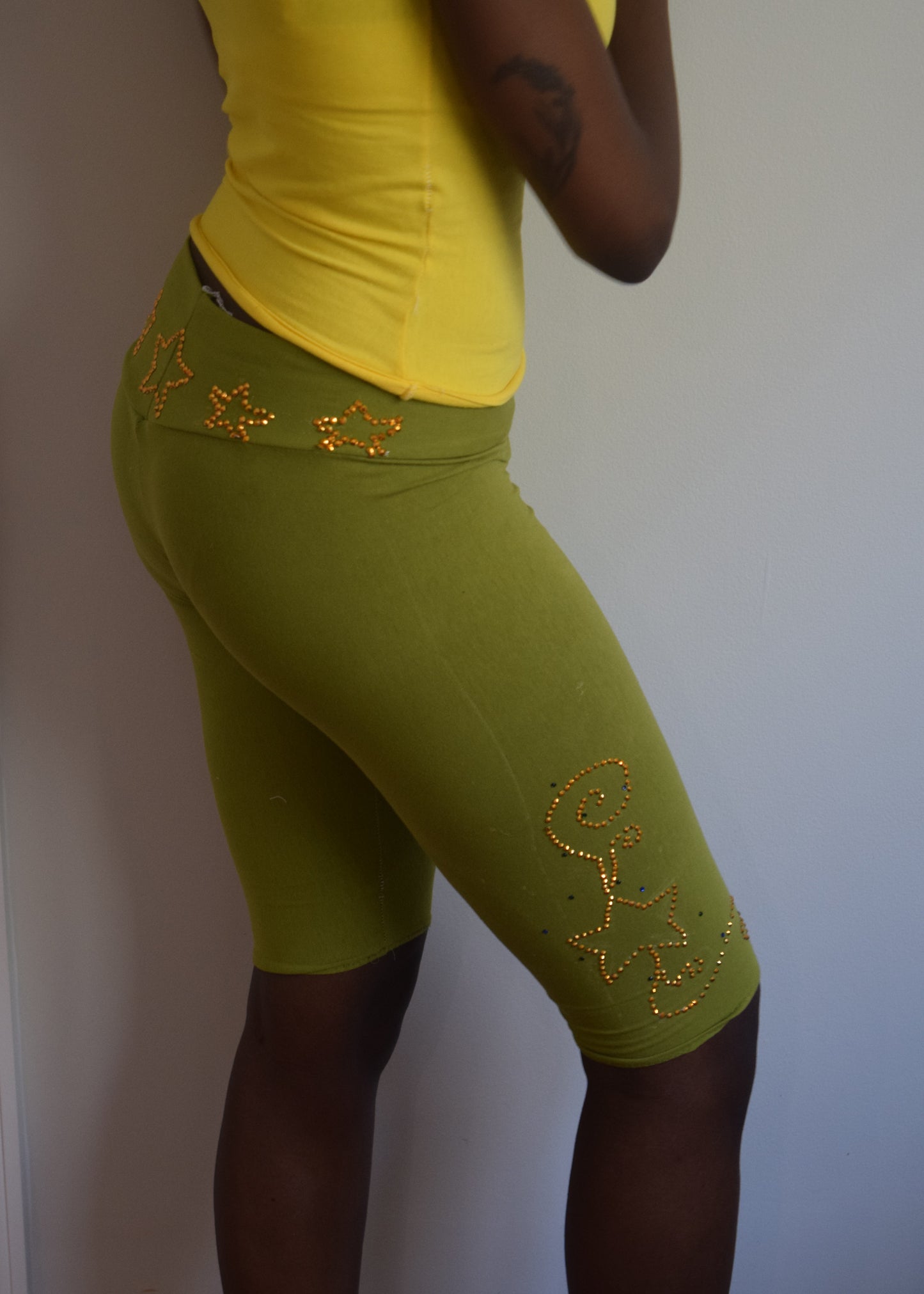 5 stars green capris